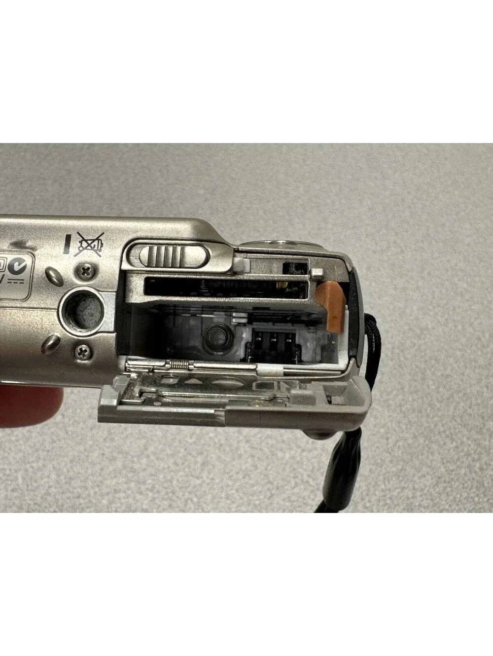 Canon PowerShot Digital ELPH SD900 10MP Camera + Charger/Battery -Tested Works